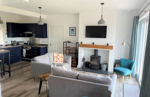 Rockcliffe Cottage | Mallaig - a bungalow that sleeps 6 guests in 3 bedrooms