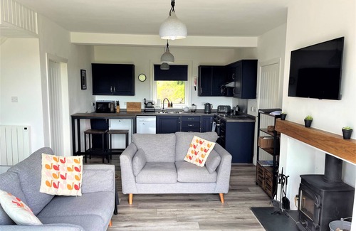 Rockcliffe Cottage | Mallaig - a bungalow that sleeps 6 guests in 3 bedrooms