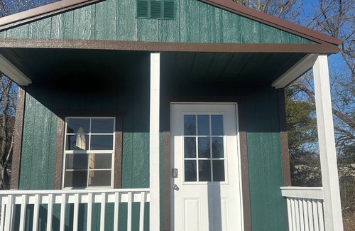 Stevenson Cabin | Mallard, Cozy cabin with WiFi and AC in lovely Stevenson. Perfect weekend stay .