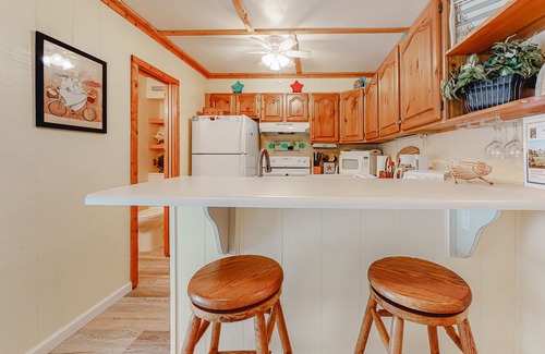 Selbyville House | Mallard Lakes Home Overlooking the Water w/Shared Pool, Free WiFi, W/D