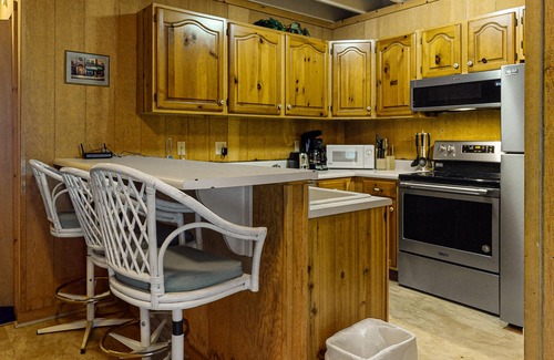 Selbyville House | Mallard Lakes Home w/Beautiful Water Views From Screened-In Porch, Shared Pool, WD