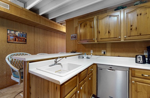 Selbyville House | Mallard Lakes Home w/Beautiful Water Views From Screened-In Porch, Shared Pool, WD