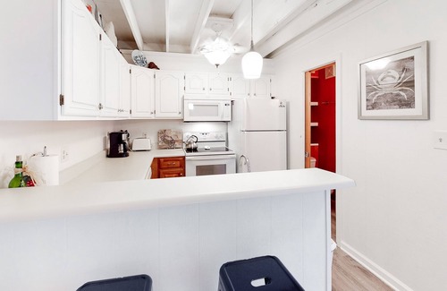 Selbyville House | Mallard Lakes Home w/Shared Pool, Free WiFi, Private Washer/Dryer