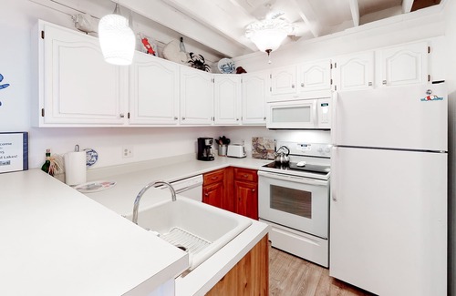 Selbyville House | Mallard Lakes Home w/Shared Pool, Free WiFi, Private Washer/Dryer