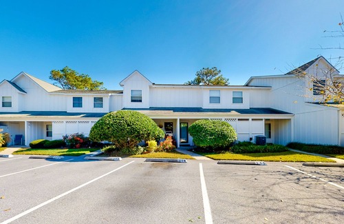Selbyville House | Mallard Lakes Home w/Shared Pool, Free WiFi, Private Washer/Dryer