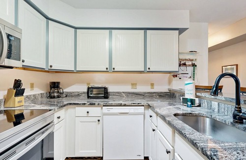 Selbyville House | Mallard Lakes townhouse w/community pool, tennis & basketball court