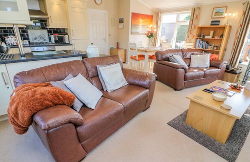 Yealand Conyers Cottage | MALLARD LODGE, family friendly, with a garden in Carnforth