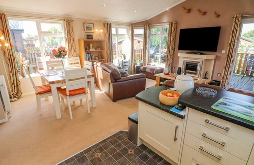 Yealand Conyers Cottage | MALLARD LODGE, family friendly, with a garden in Carnforth