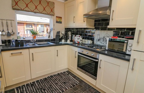 Yealand Conyers Cottage | MALLARD LODGE, family friendly, with a garden in Carnforth