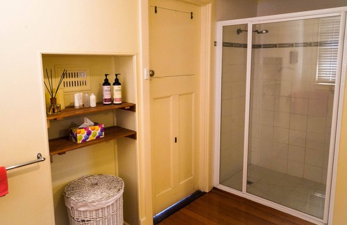 Moorngag Apartment | Mallum Creek Farm deluxe family apartment