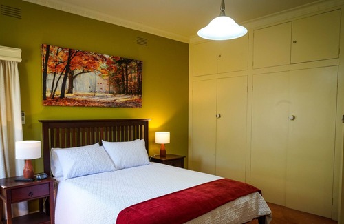 Moorngag Apartment | Mallum Creek Farm deluxe family apartment