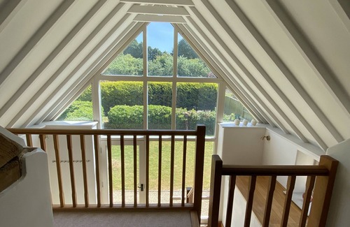 Carterton House | Malt Barn Holiday Home with 7 Bedrooms & Hot Tub