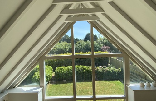 Carterton House | Malt Barn Holiday Home with 7 Bedrooms & Hot Tub