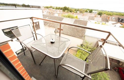 Reading Apartment | Malthouse Court - Deluxe 2-Bed with Balcony