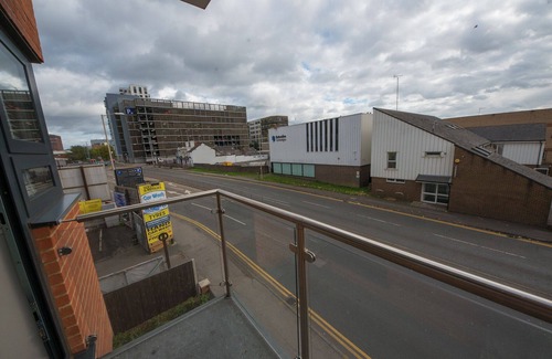 Reading Apartment | Malthouse Court - Luxury 2-Bed, 1-Bath w/Balcony