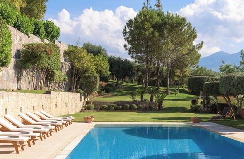 Malevizi Villa | Malvazia Grand Estate, 4acre Immersed in Greenery