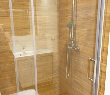 Sroda Wielkopolska Apartment | Maly apartament w zieleni blisko jeziora