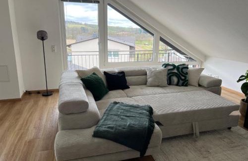 Fulda Apartment | MaMa-Apartments - Stylisches Apartment mit Netflix, Balkon und und kostenlosem Parkplatz - 125 qm
