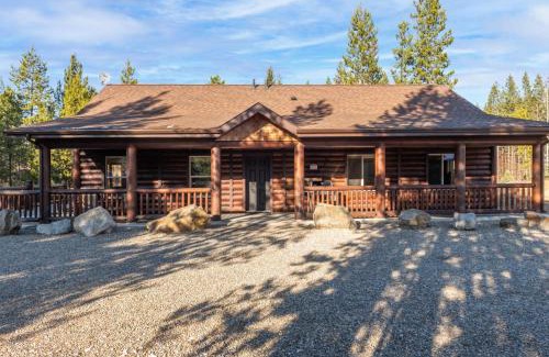 Valemount House | Mama Bear