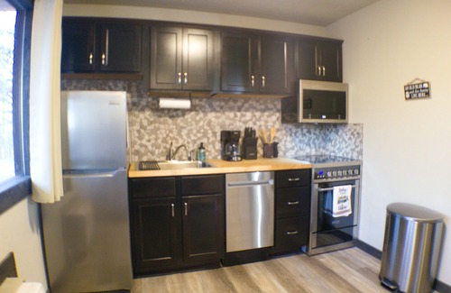 Branson Cabin | Mama Bear Cabin 2 - Community pool and hottub.