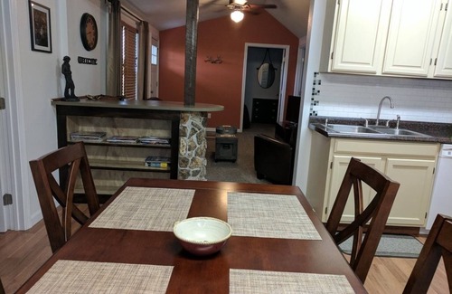 Cody House | Mama Bear Cottage (Downtown Cody)