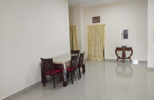 Kampung Padang Luas Apartment | Mama Homestay