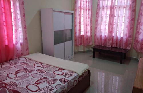 Kampung Padang Luas Apartment | Mama Homestay
