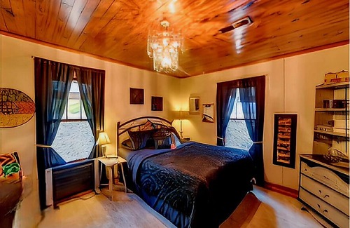 Como Bed & Breakfast | Mama Jeans Pillowville Home