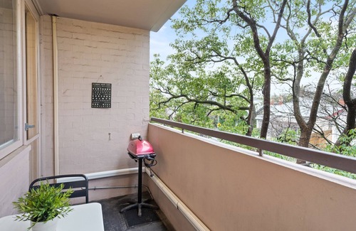 Hawthorn East Apartment | Mama Koko - A relaxing spacious second-floor apartment