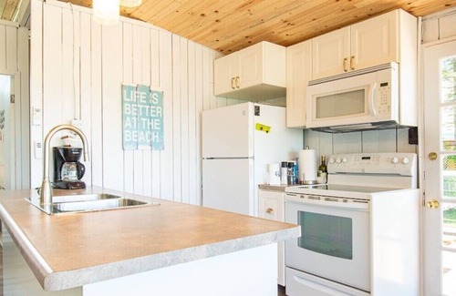 Tiny Cottage | Mama's Beach House - Stunning 3BR Cottage w/ Huge Sand Beach, Wi-Fi, Large Deck