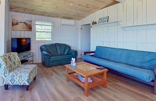 Tiny Cottage | Mama's Beach House - Stunning 3BR Cottage w/ Huge Sand Beach, Wi-Fi, Large Deck