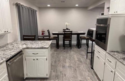 Norman House | MamaDee’s House - 2 miles from OU with game room/exercise room/covered patio.nn
