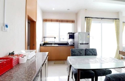 Bang Sare Villa | Mamalek Pattaya-Sattahip PoolVilla 100m Beach, Pub& Restaurant,