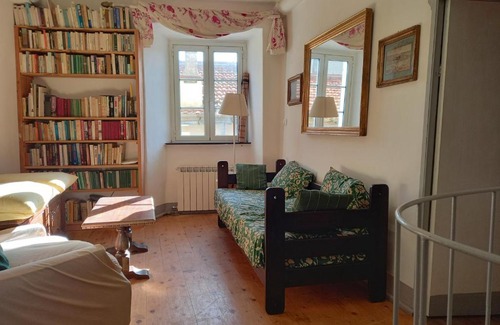 Velva Apartment | Mamatroco