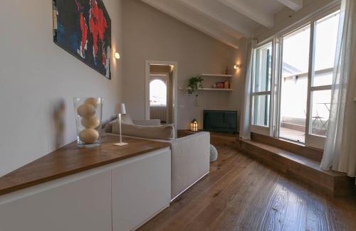 Galbiate Apartment | Mamma Ciccia Holiday Home - Cozy Attic