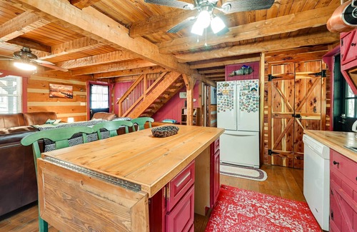 Mammoth Cave Cabin | Mammoth Cave Cabin w/Fire Pit - 3 Mi to Lake!