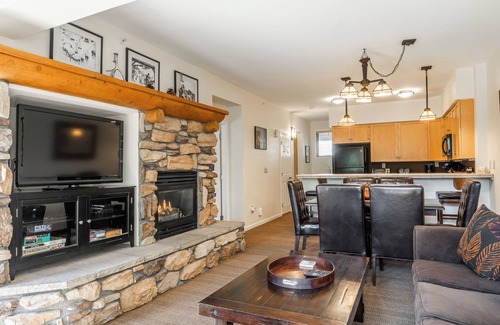 Mammoth Lakes House | Mammoth Green #210 - Nearly Ski-in Ski-Out 2 Bedroom 2 Bath, Sleeps 6 on Golf Course