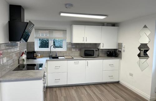 Broadheath Apartment | Man Studio - StereoShower FreeParking 5min-Metro