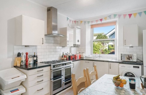 Maenporth Apartment | Manacles - Spacious flat near beach with sea views & parking