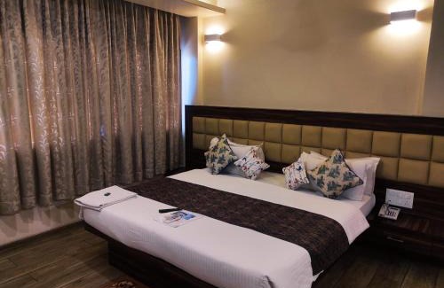 Satara Hotel | Manasi Pride