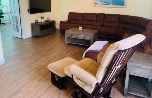 Manatee Bay House | Manatee House Tropical Retreat *ONLY BOOKING FOR CONTRACTORS AT THIS TIME*