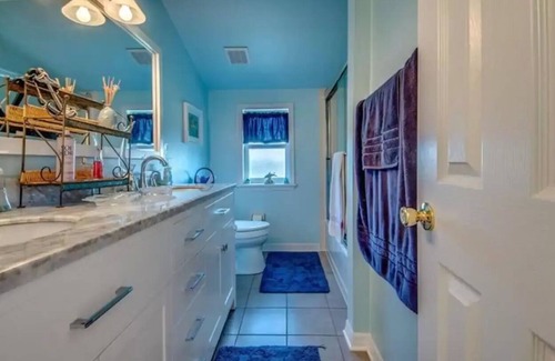 Manatee Bay House | Manatee House Tropical Retreat *ONLY BOOKING FOR CONTRACTORS AT THIS TIME*