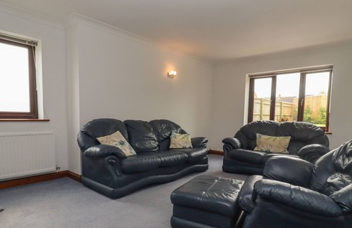 Banbury House | MANATON, with open fire in Deddington