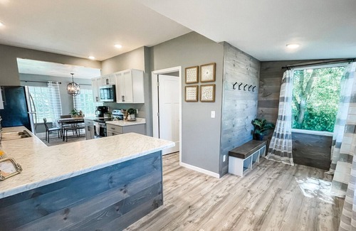 Manawa House | Manawa—Waupaca County! Cheerful 3-bed house near Snowmobile Trails! 🏡