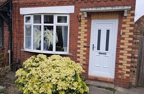 Droylsden House | Manchester 2-Bed House, Sleeps 4, 20 Min to Centre