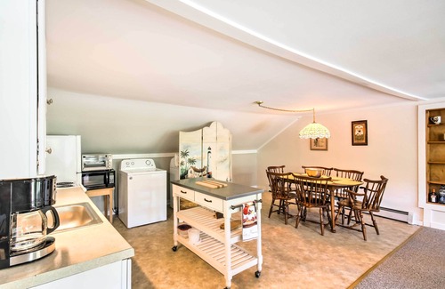 Manchester Center Apartment | Manchester Center Retreat w/Mtn View, Near Skiing
