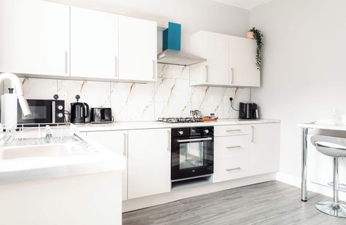 Belle Vue House | Manchester, Eithad, Co-op Live with Free Parking