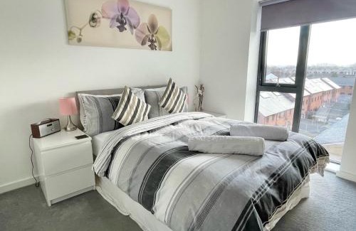 Droylsden House | Manchester Escape - Private Room & Bathroom Near Etihad and CoOp Arena - Free Secure Parking