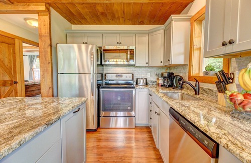 Sunderland House | Manchester, Mt Equinox Views, Hot Tub, Horse-show,golf,skiing,hiking,fishing