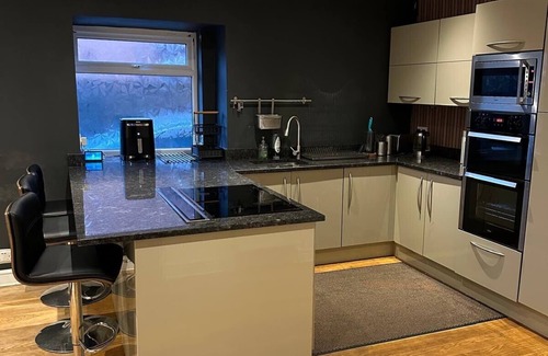 Walkden House | Manchester Retreat with 3 Bedrooms